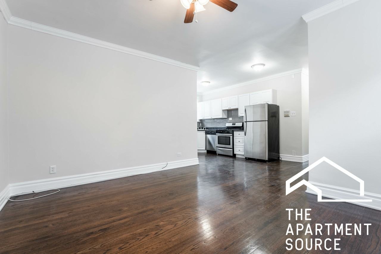 N Greenview Ave #2E - Photo 2 of 13