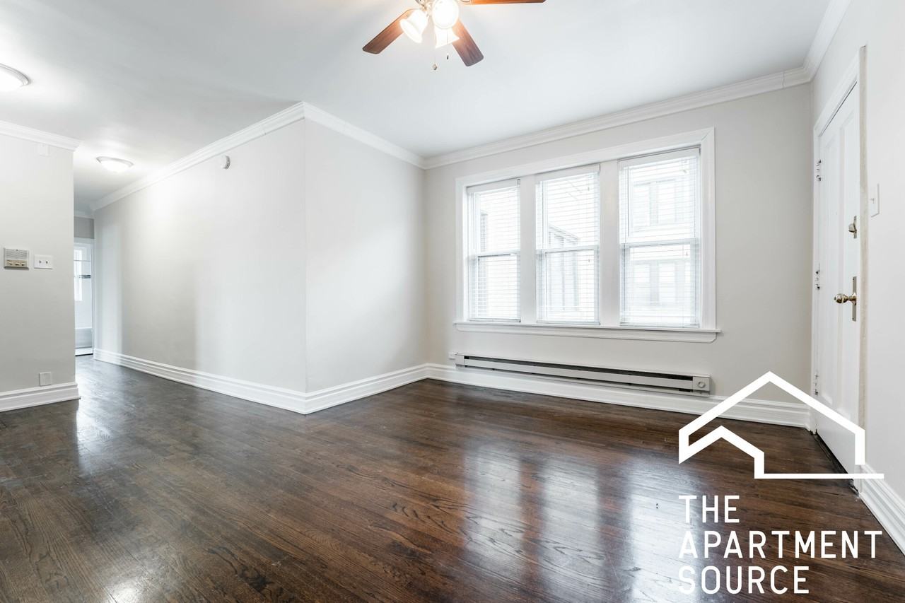 N Greenview Ave #2E - Photo 3 of 13