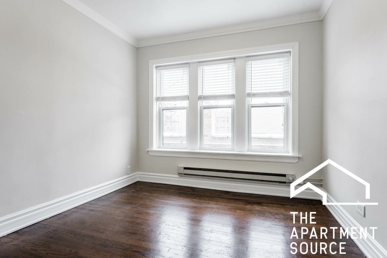 N Greenview Ave #2E - Photo 5 of 13