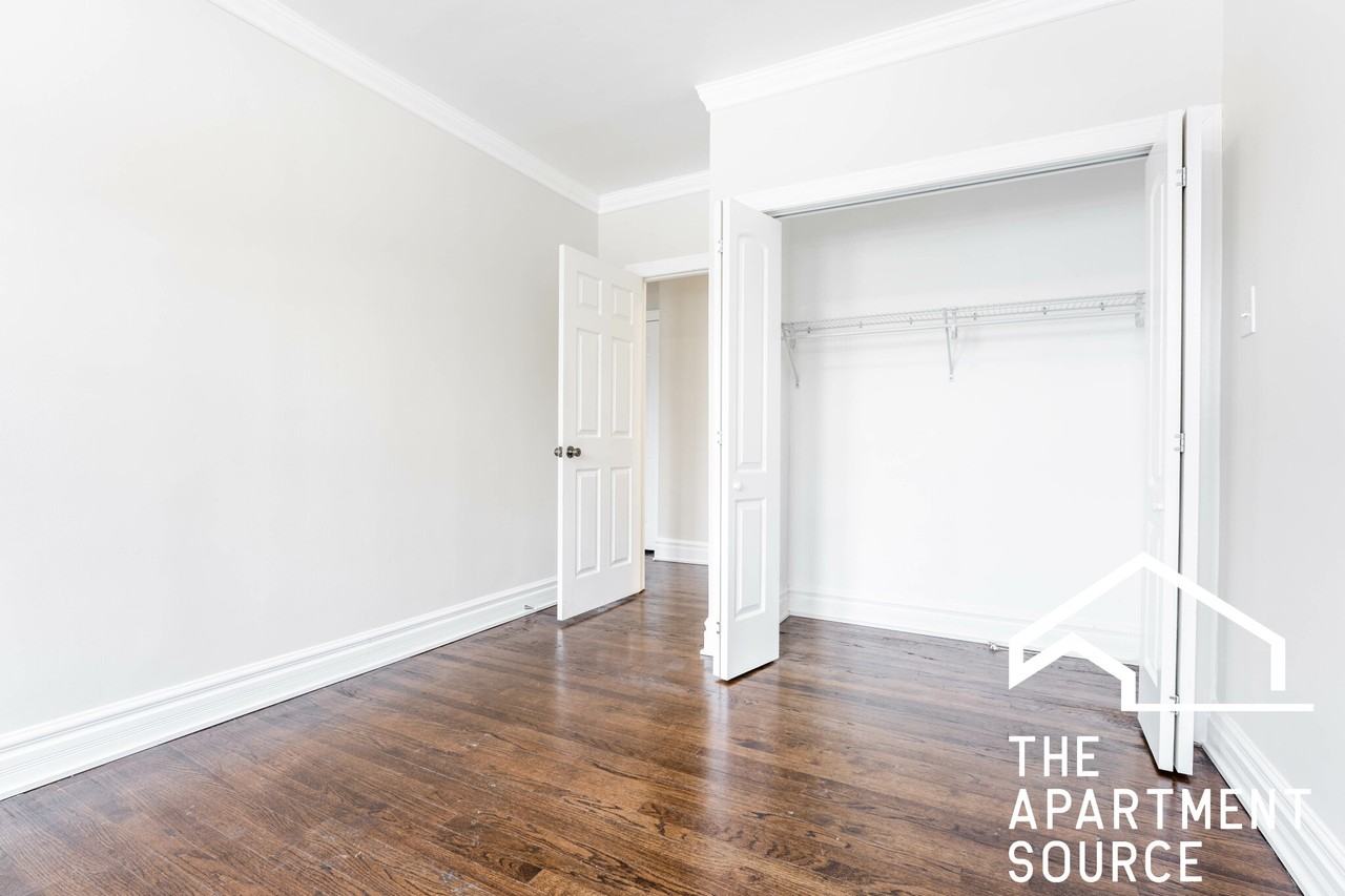 N Greenview Ave #2E - Photo 6 of 13