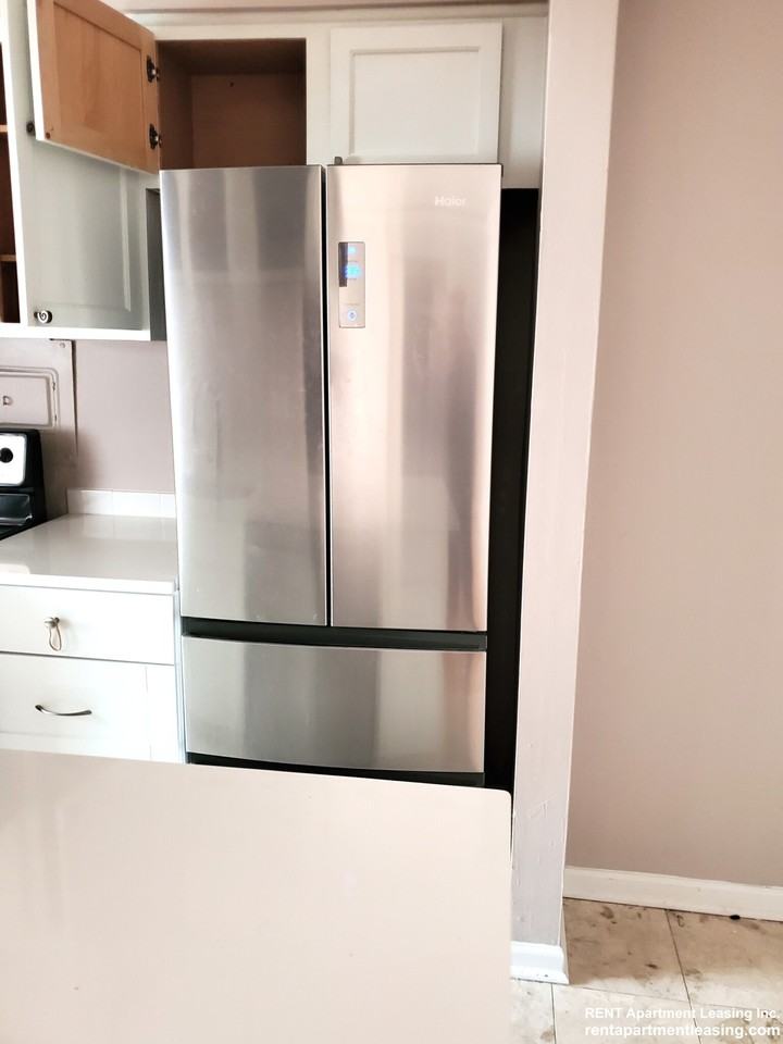 N Pine Grove Ave #317 - Photo 3 of 11
