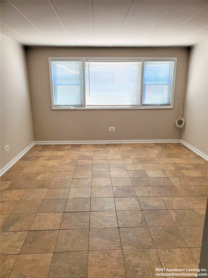 Ivanhoe Ave #G - Photo 2 of 9