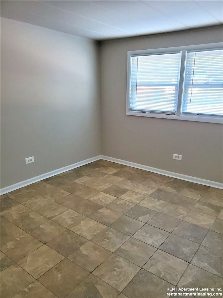 Ivanhoe Ave #G - Photo 3 of 9