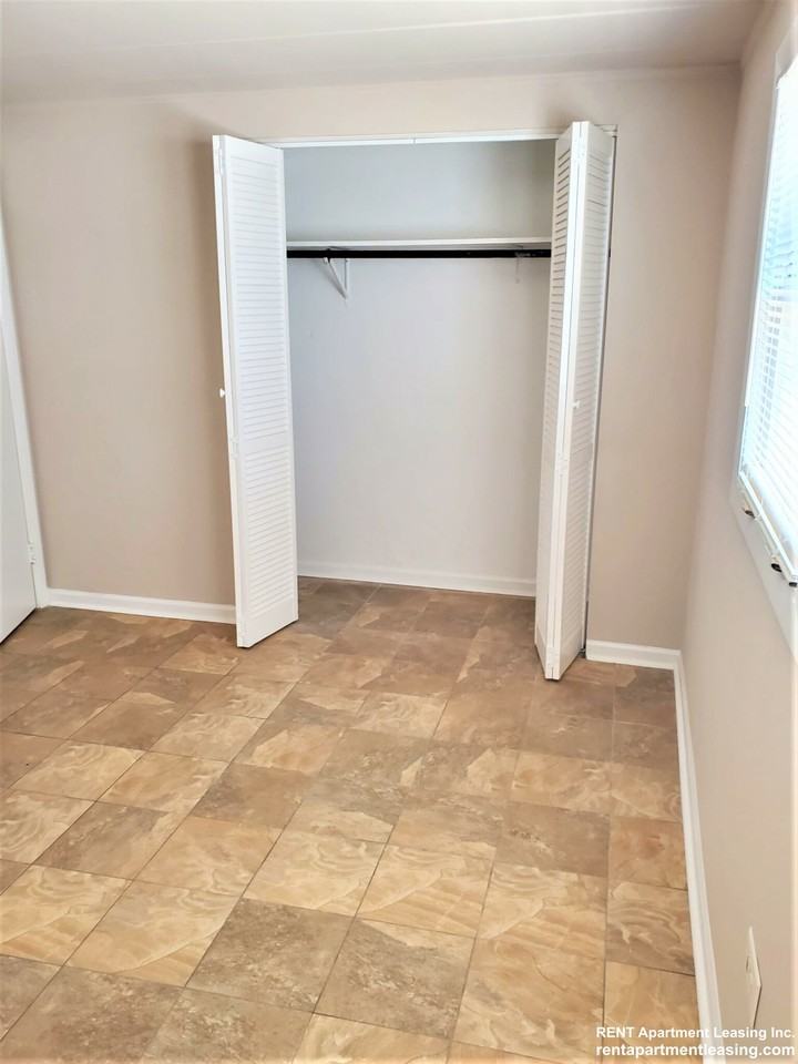 Ivanhoe Ave #G - Photo 7 of 9