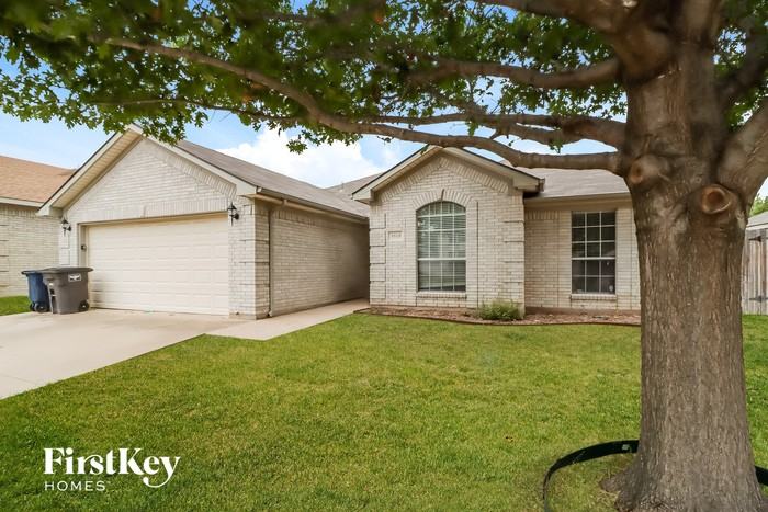 3968 Miami Springs Dr - Photo 2 of 15