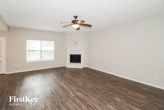 3968 Miami Springs Dr - Photo 3 of 15