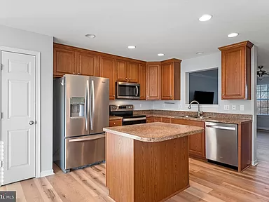 1157 Mare St - Photo 2 of 11