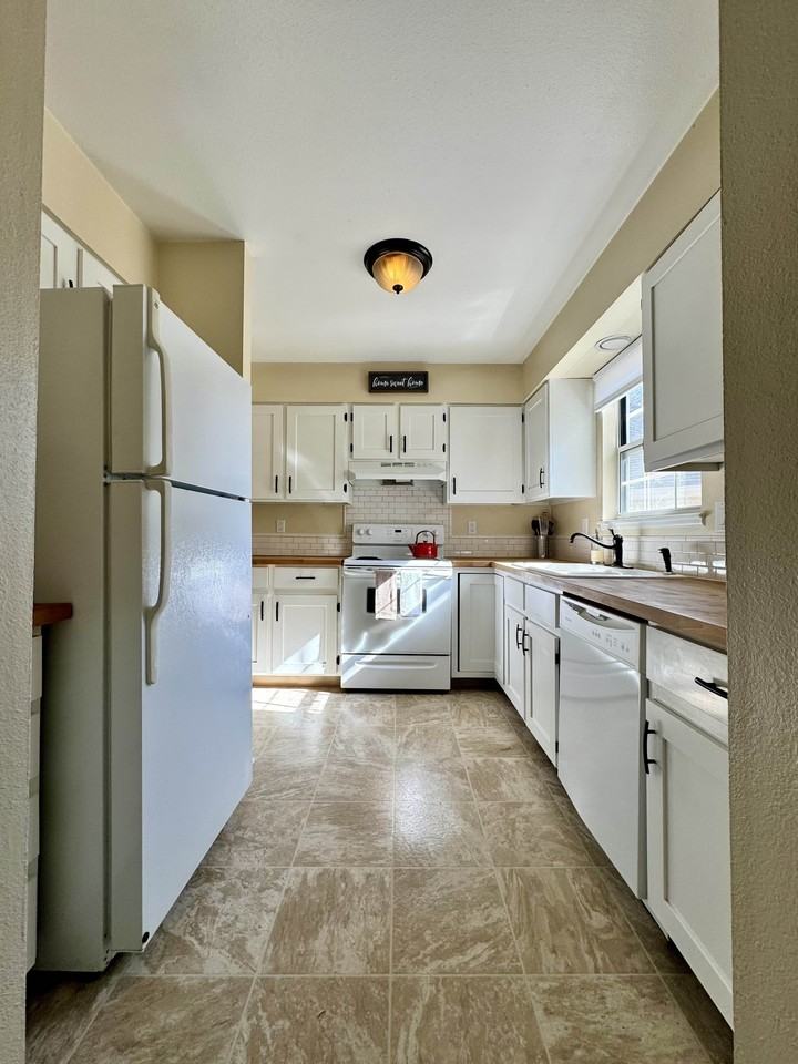 1300 W Stuart St #12 - Photo 4 of 13