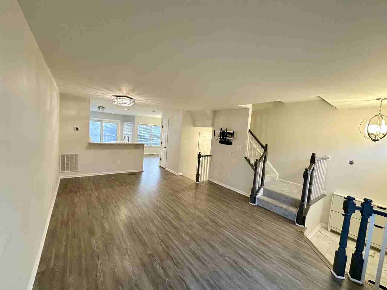 20200 Brookview Sq #1 - Photo 2 of 19
