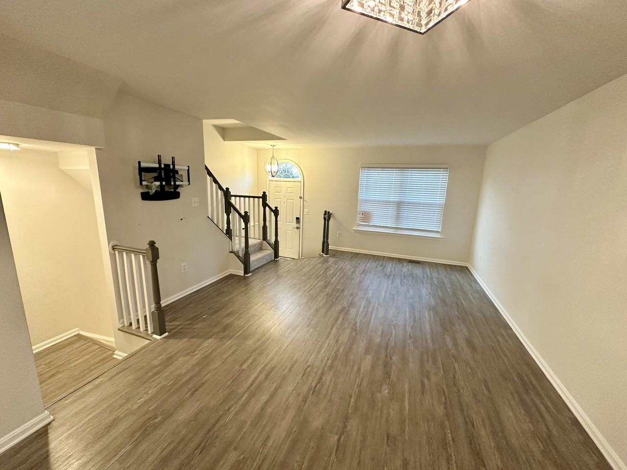 20200 Brookview Sq #1 - Photo 3 of 19