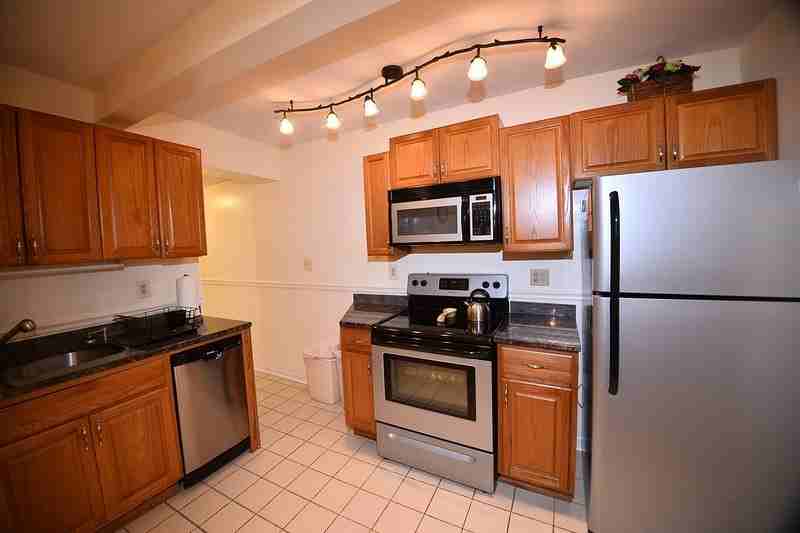 1025 Simpson Ave #1025A - Photo 3 of 14