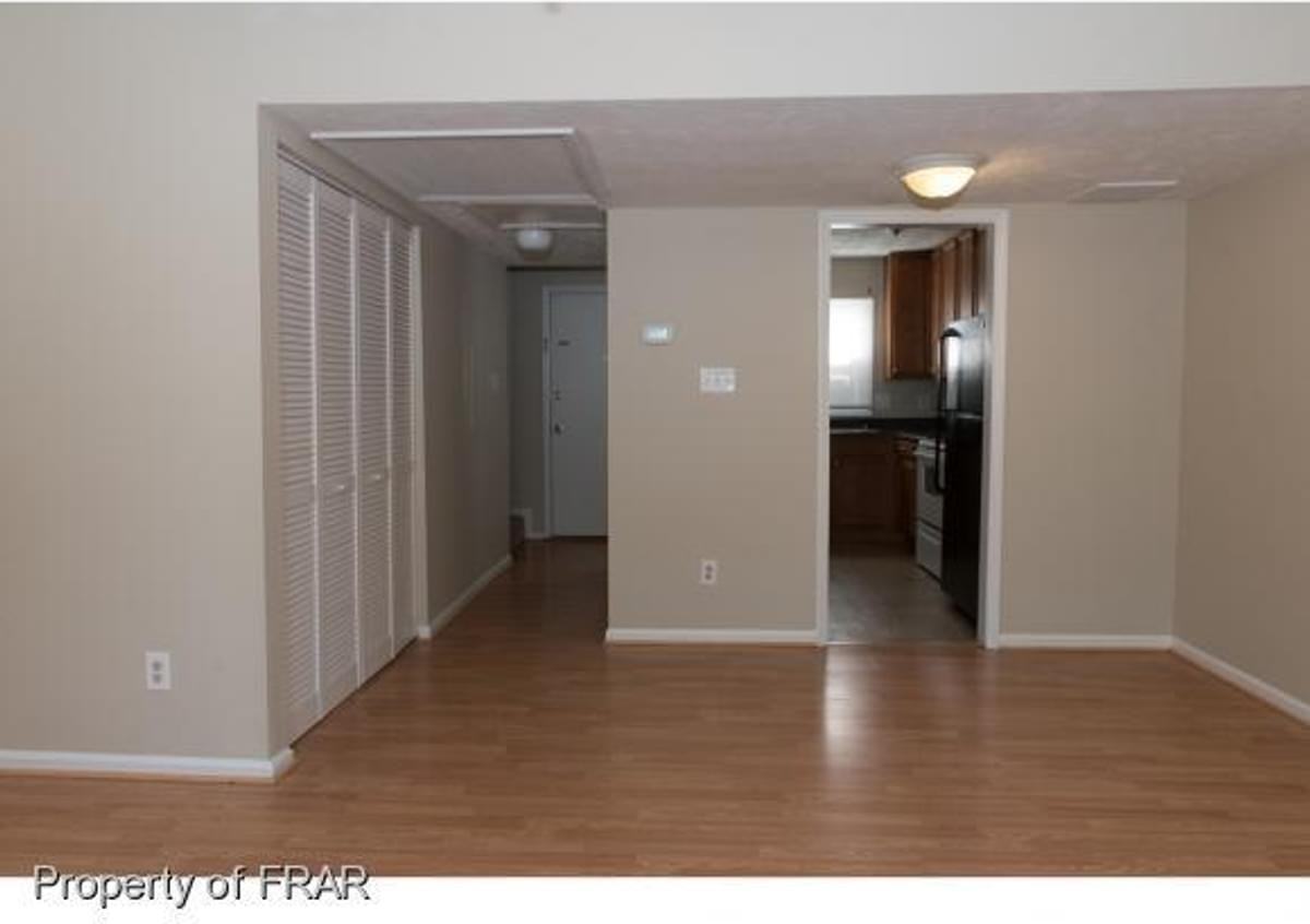 422 Kirkcaldy Ct #NA - Photo 7 of 14