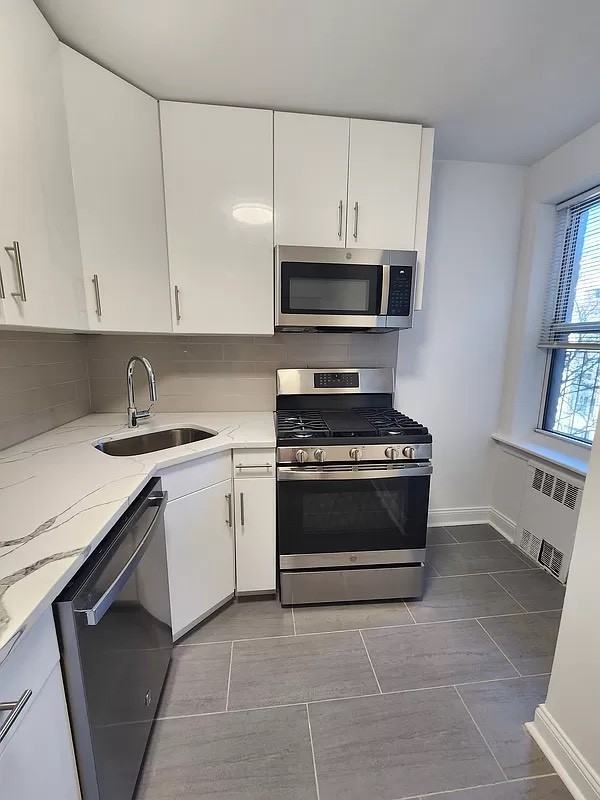 3326 82nd St #D - Photo 3 of 18