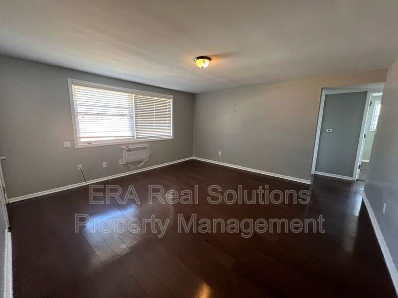 301 S Napoleon Ave #D - Photo 3 of 9