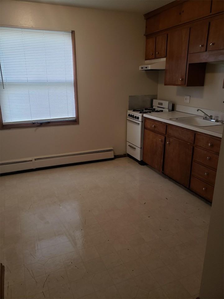 1313 1st Ave #1 - Photo 6 of 10
