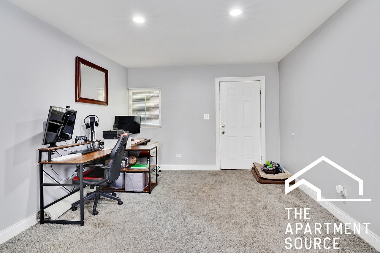 316 S Mozart St #1 - Photo 3 of 9