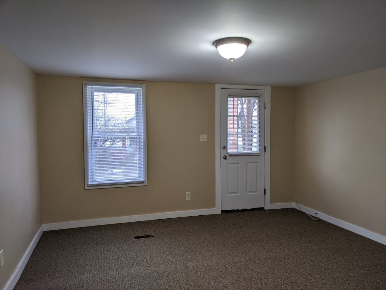 42 Mccrea St #1 - Photo 2 of 11