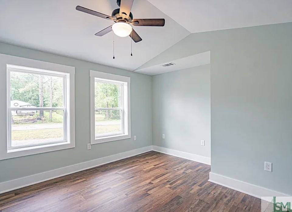 303 E 7th St #NA - Photo 4 of 10