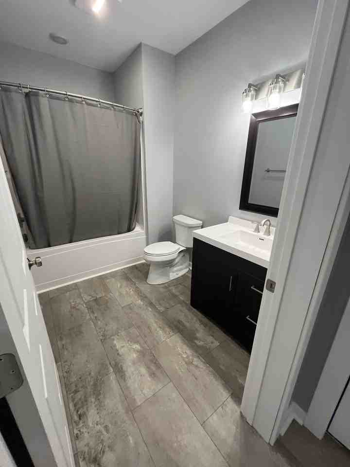 2117 1/2 Main St #2 - Photo 3 of 13