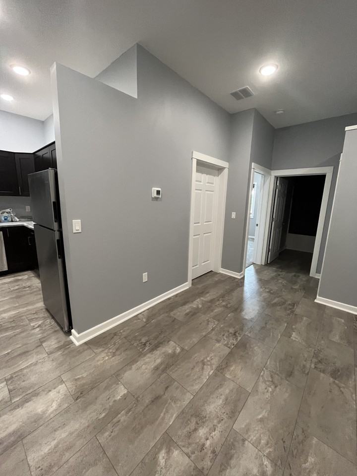 2117 1/2 Main St #2 - Photo 4 of 13