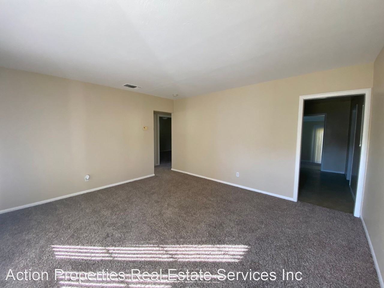 1037 Shearer St - Photo 3 of 18