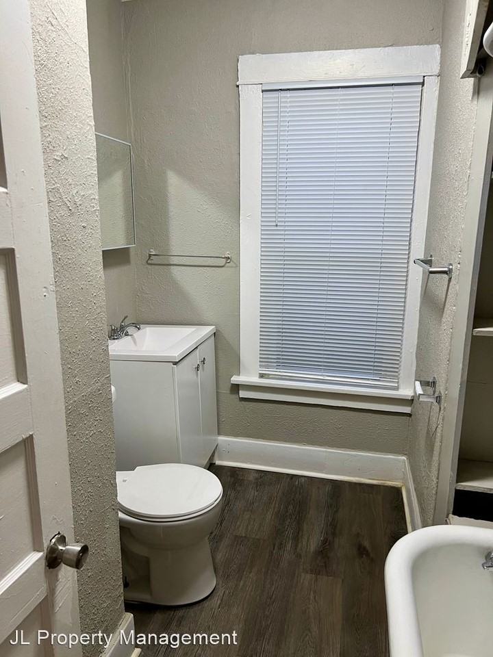 316 E 15th St - Photo 2 of 12
