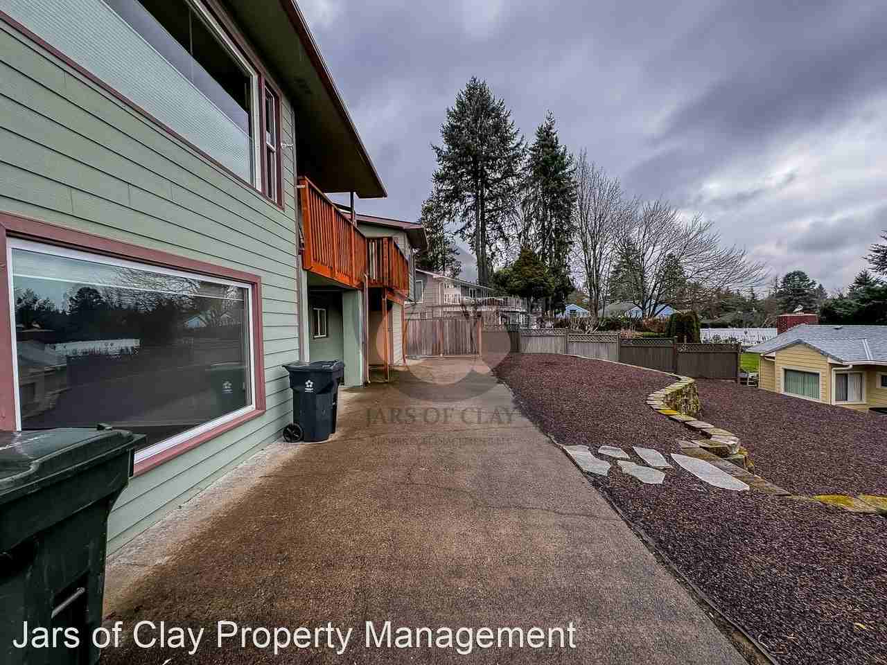 835 Vosburg St Nw - Photo 2 of 13