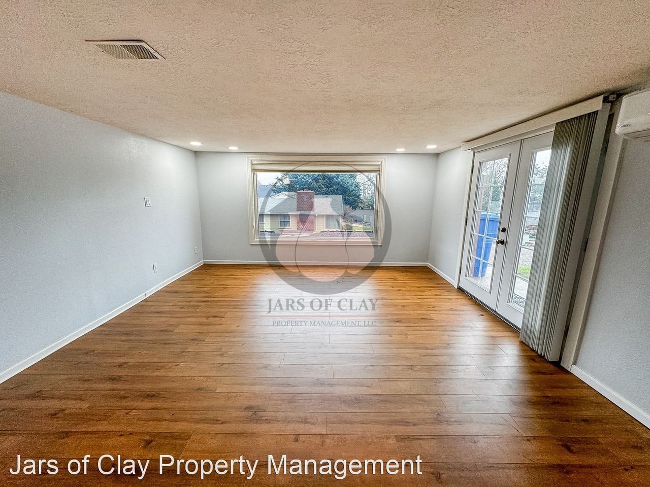 835 Vosburg St Nw - Photo 3 of 13