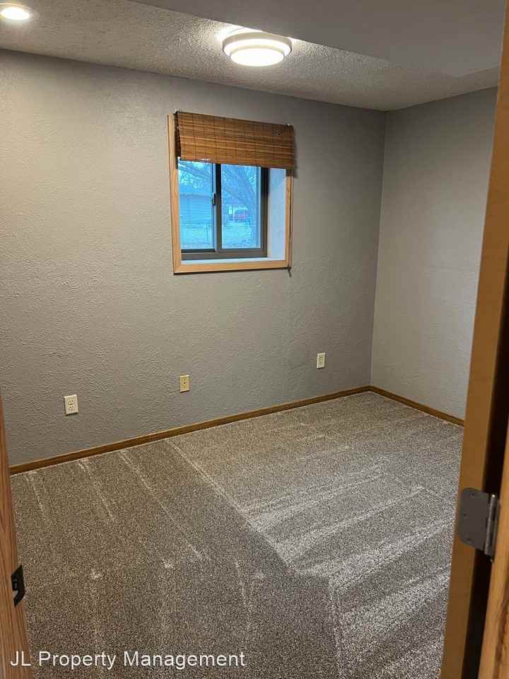 1500 E Rushmore Dr - Photo 2 of 23