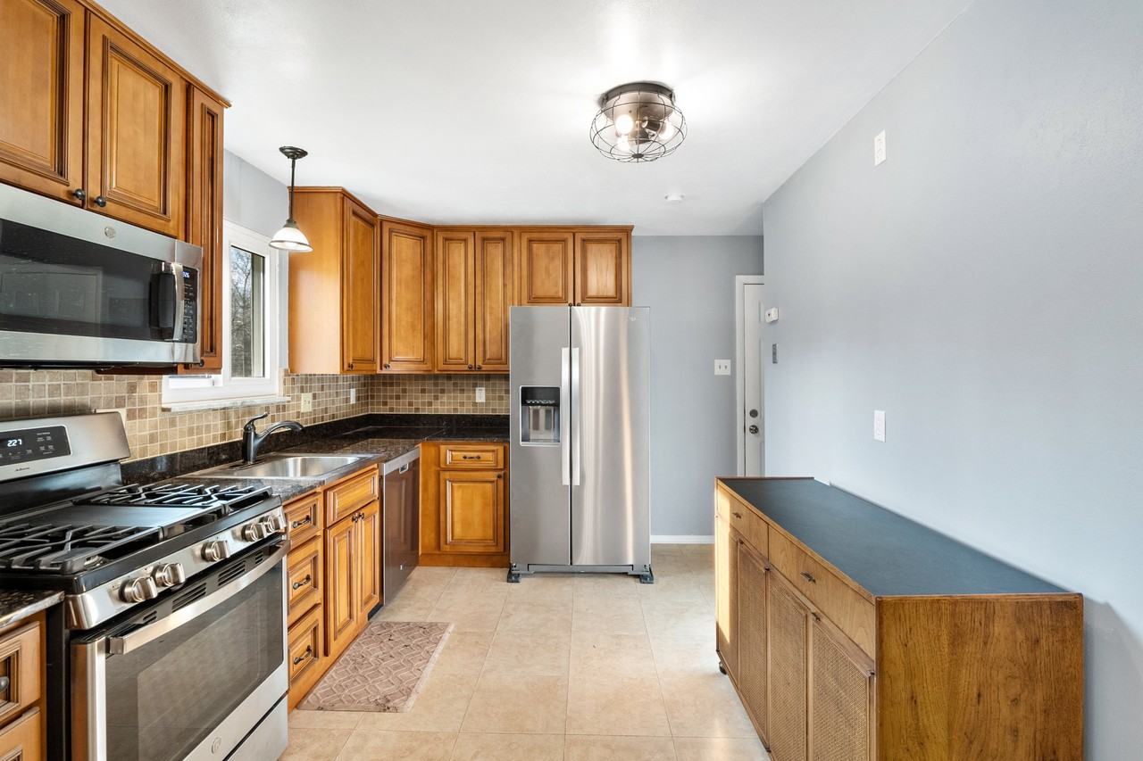 12010 Glenpark Dr #NA - Photo 4 of 33