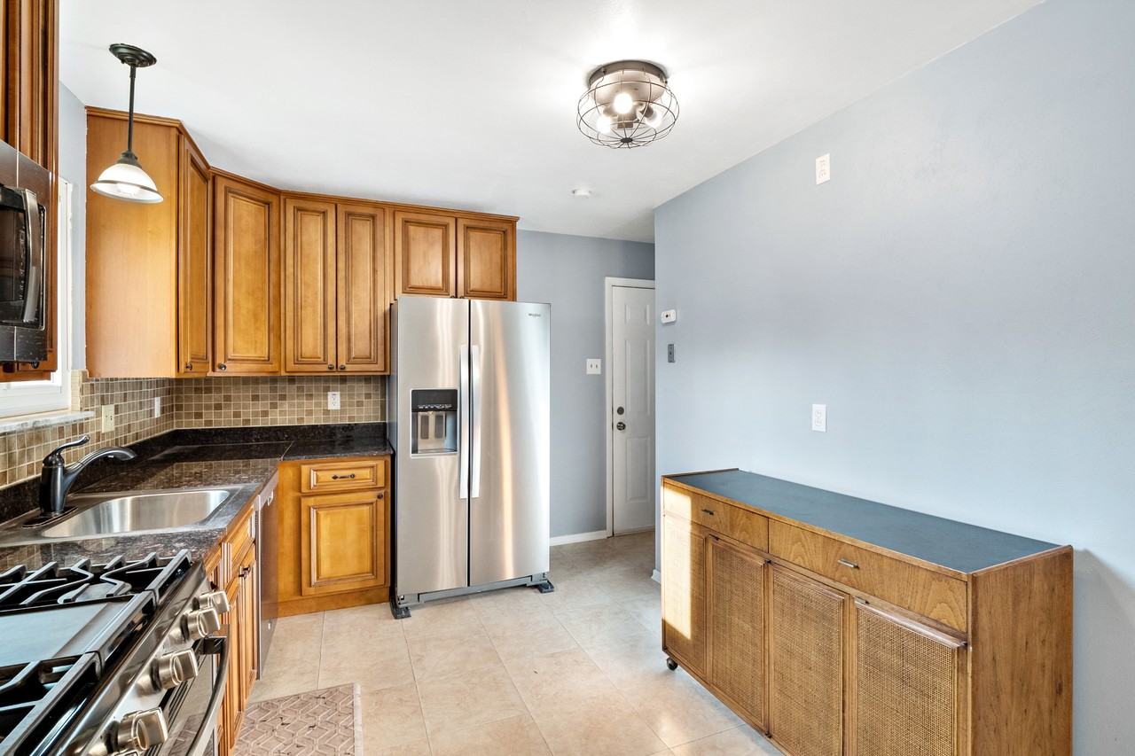 12010 Glenpark Dr #NA - Photo 6 of 33