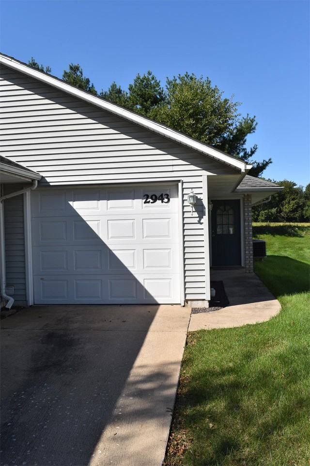 2943 Bluff Ridge Dr 1, Quincy, IL 62305 1 Bedroom Condo for 955/month