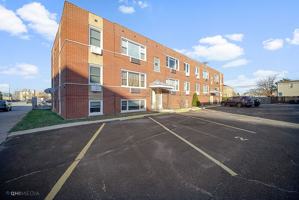 featured image of 1307 Calumet Ave