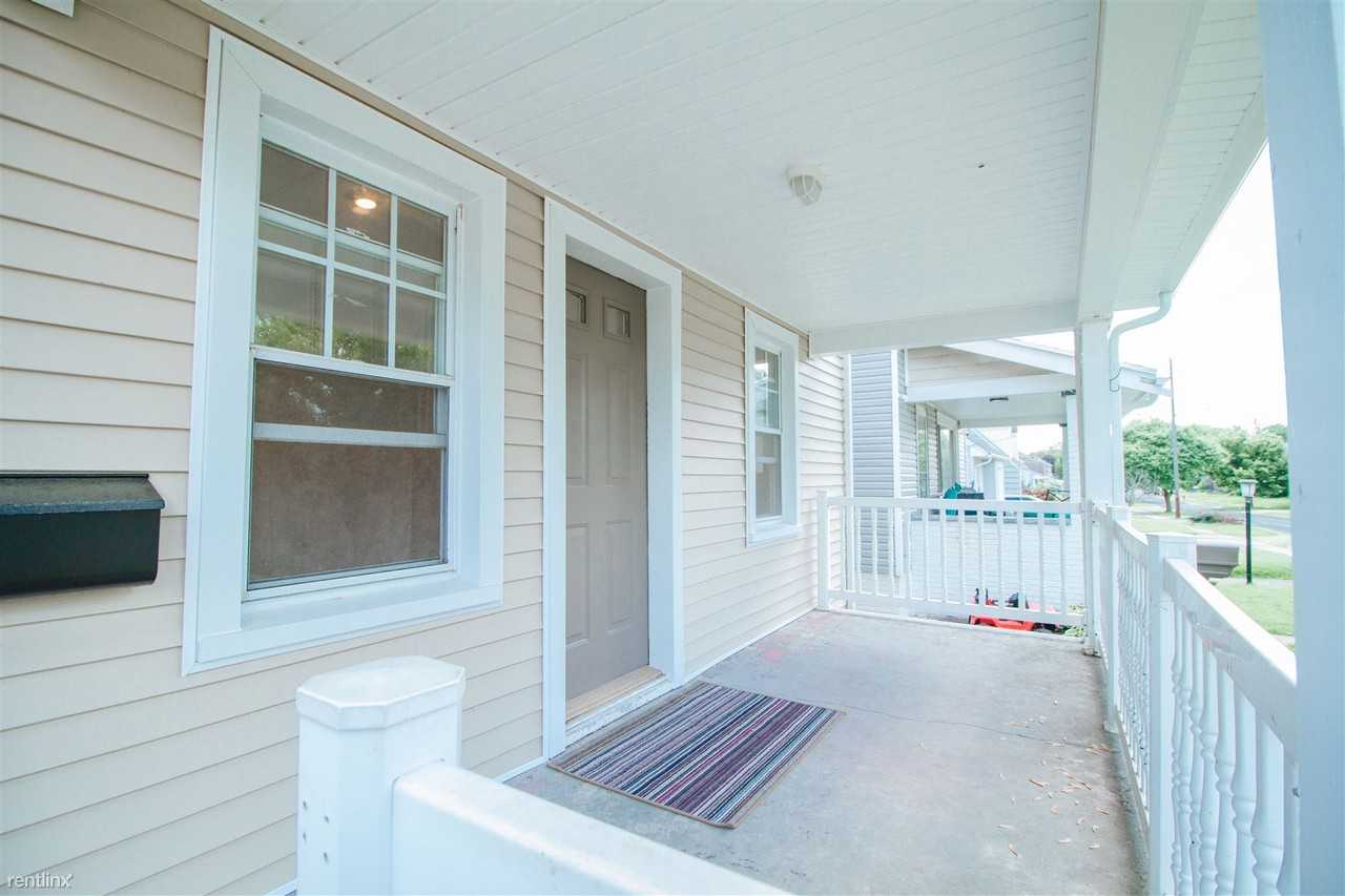 5576 304th St - Photo 2 of 10