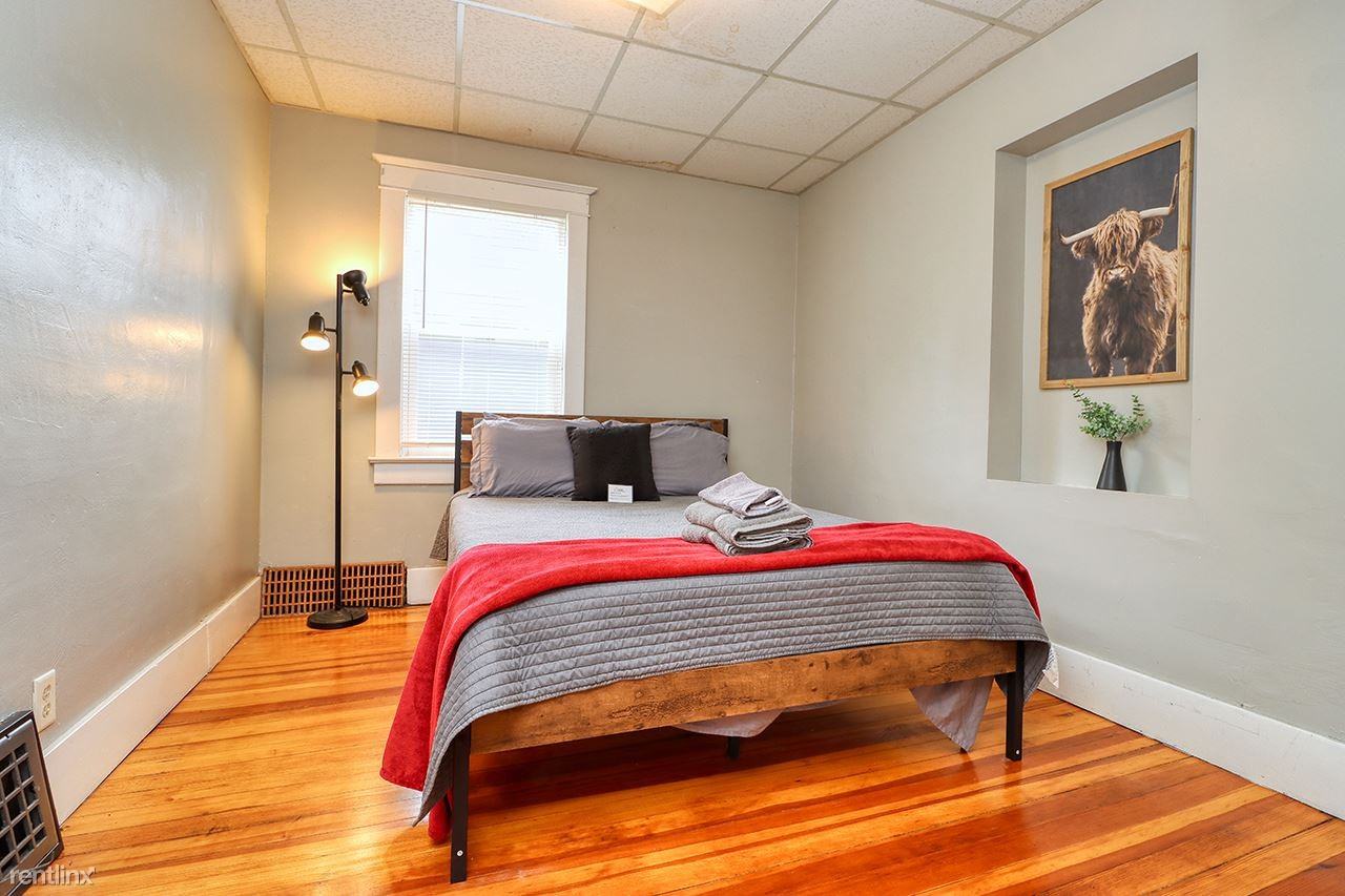 1546 N 14th St - Photo 3 of 32