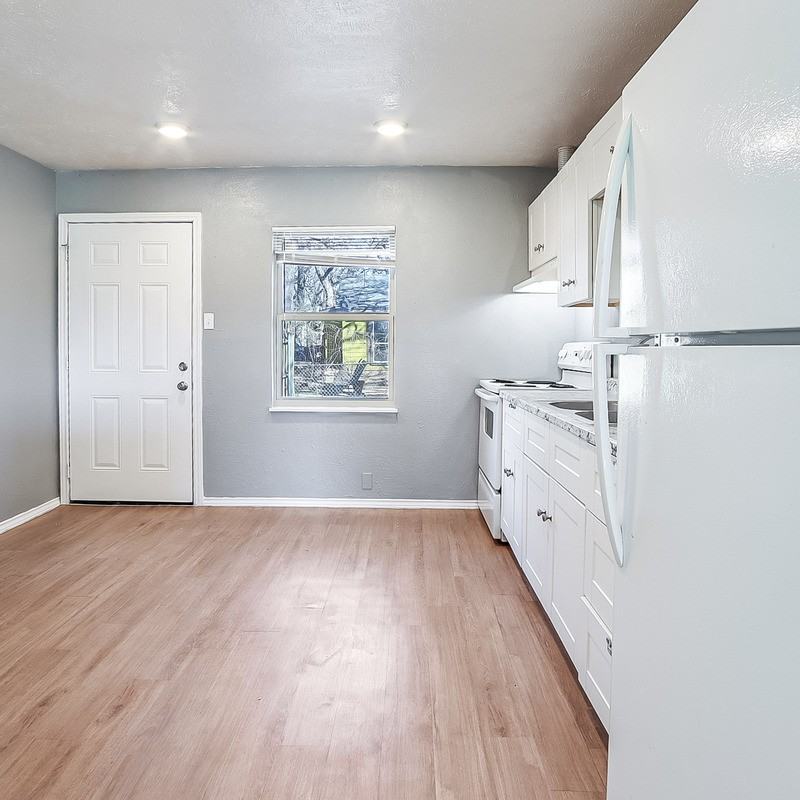 1212 Riverview Dr #B - Photo 5 of 23