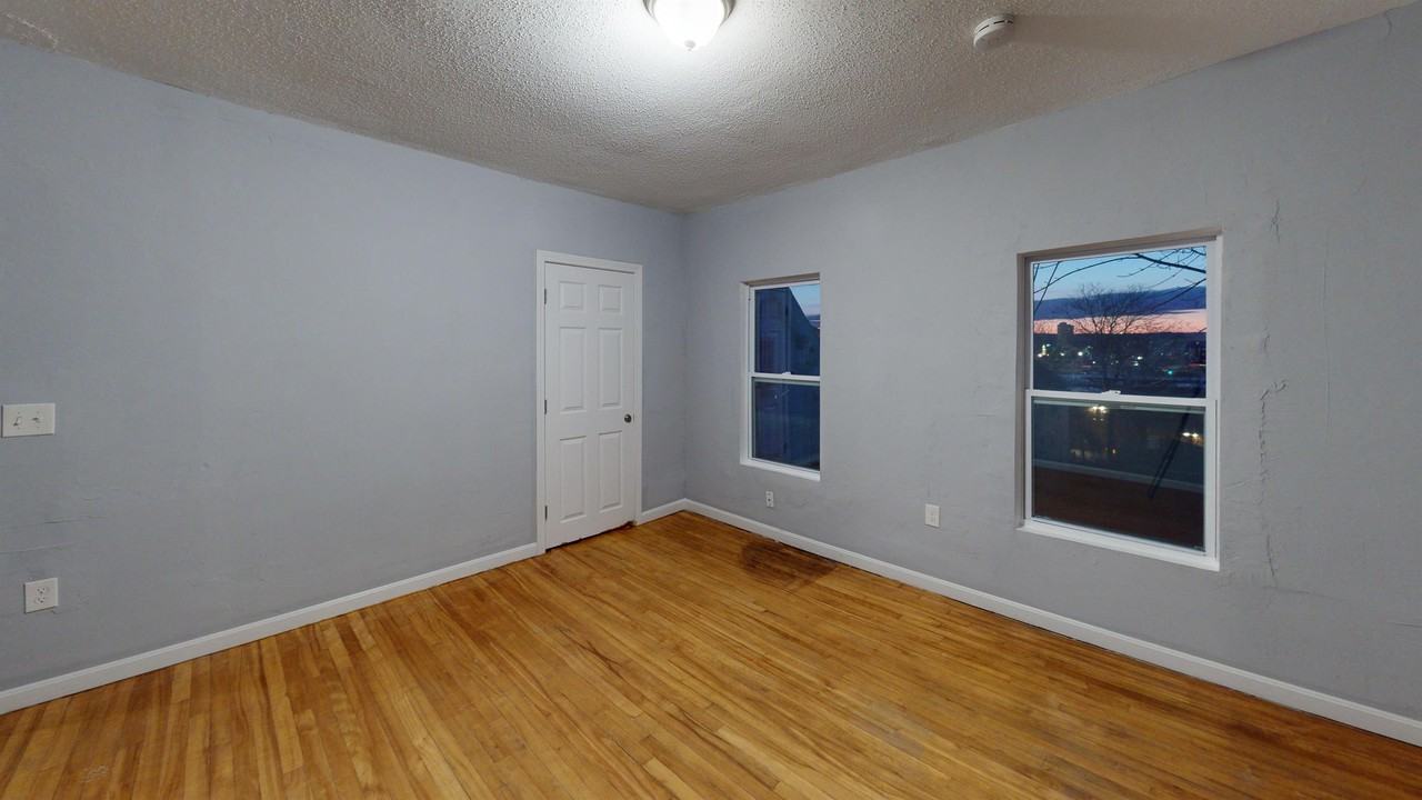 3 52.5 Wall Street, #3 - Photo 3 of 21