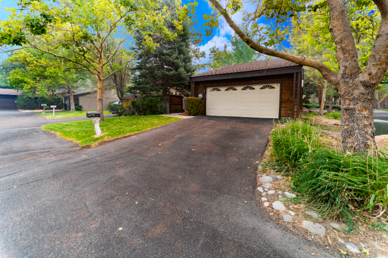654 W Riverview Cir - Photo 2 of 28
