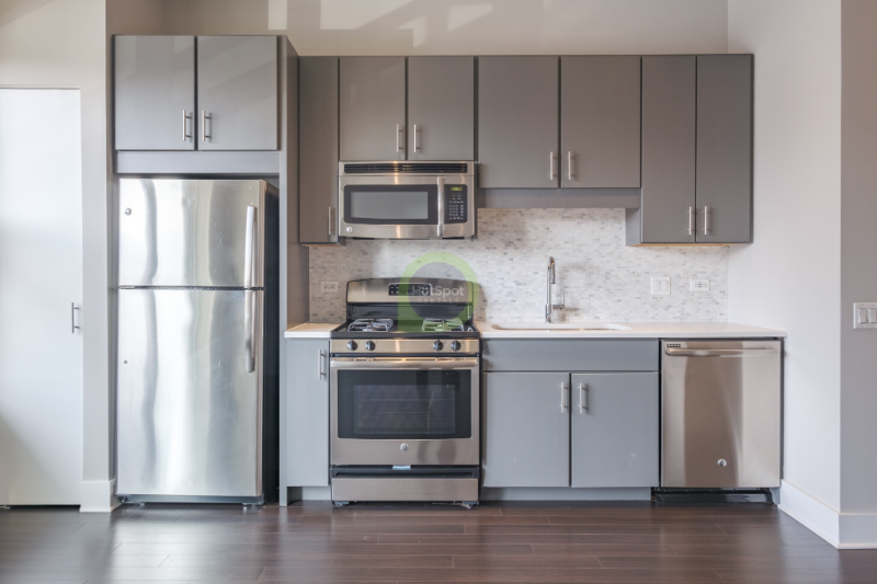 820 S Clark St - Photo 2 of 8