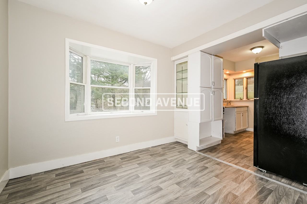 1030 Franklin Dr - Photo 4 of 17