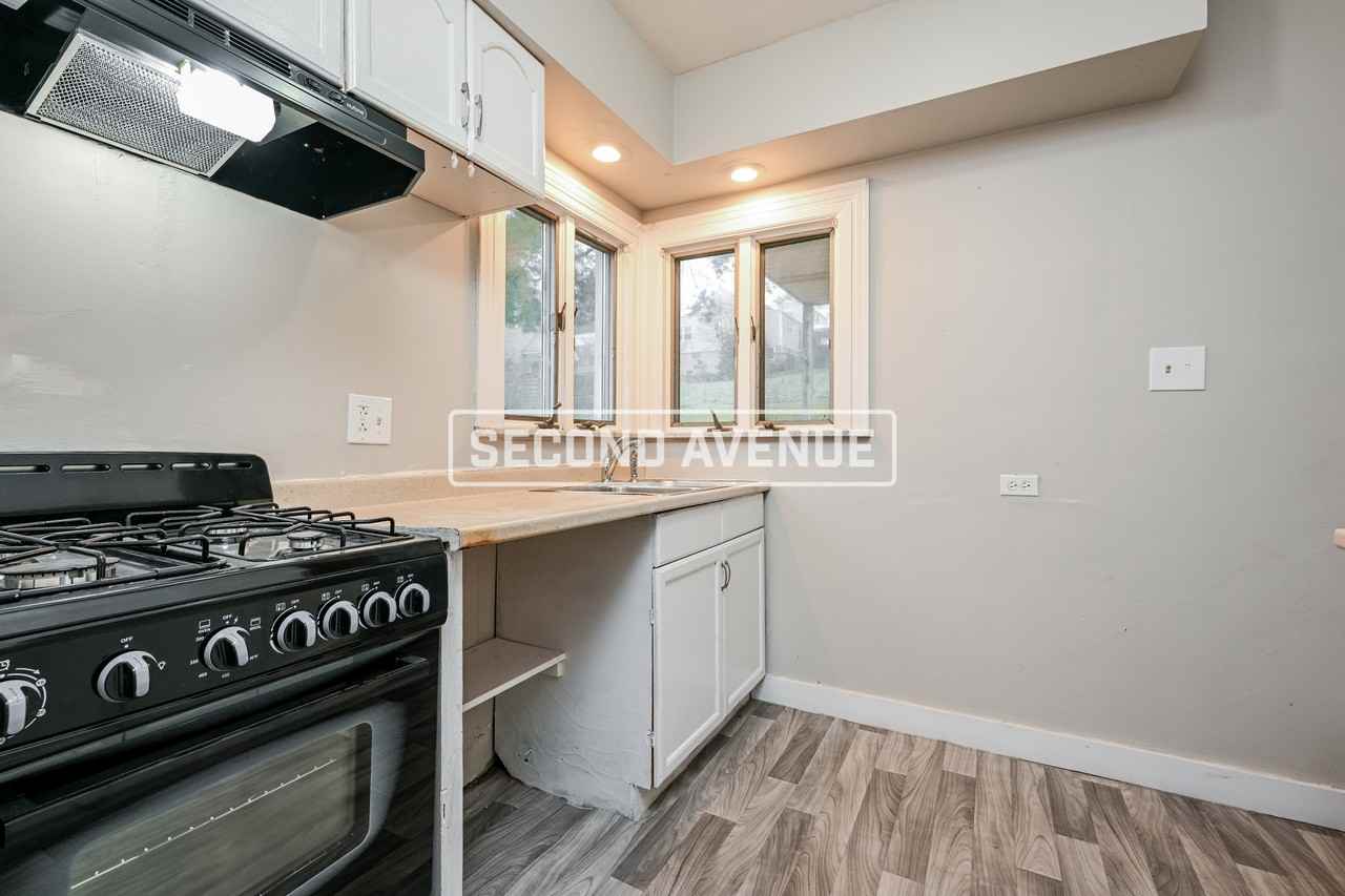 1030 Franklin Dr - Photo 2 of 17