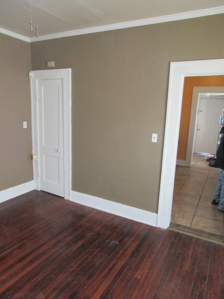 1410 E 10th St #B - Photo 3 of 8