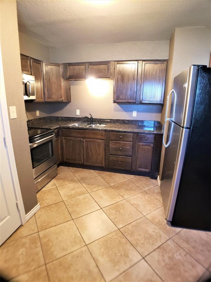 608 E Rosedale St #B - Photo 2 of 8
