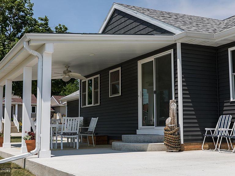 201 E Lake St #NA - Photo 2 of 19