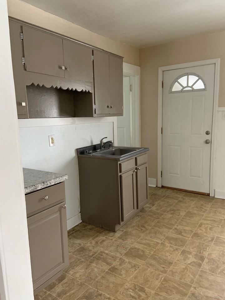 595 Allen Ave #2 - Photo 3 of 12