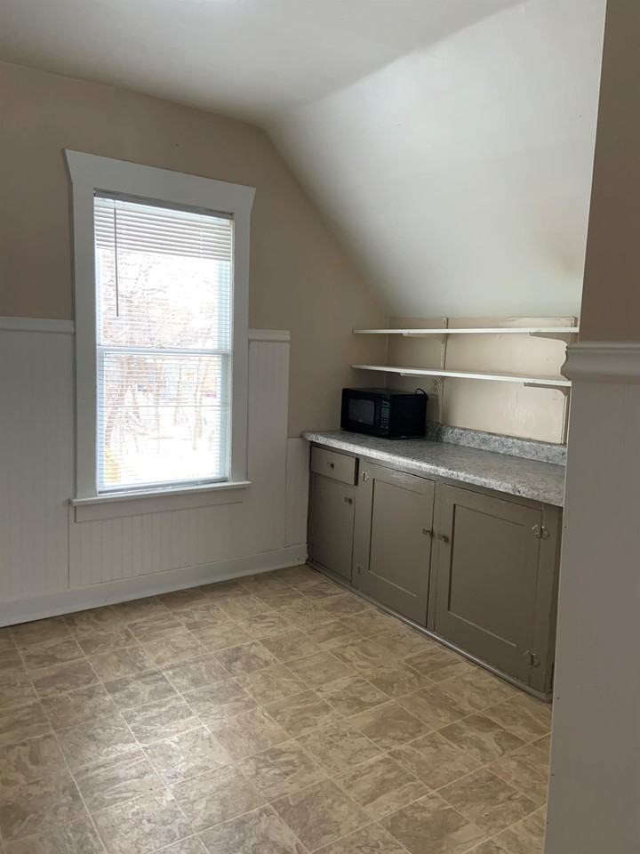 595 Allen Ave #2 - Photo 5 of 12