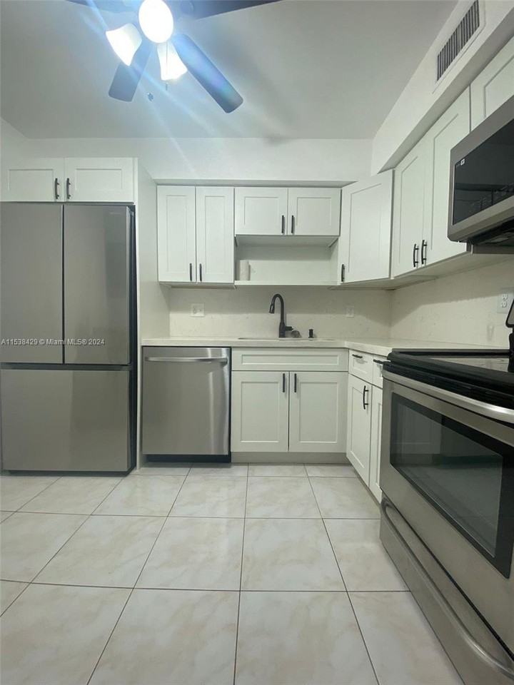 9810 Pineapple Tree Dr #107 - Photo 3 of 8