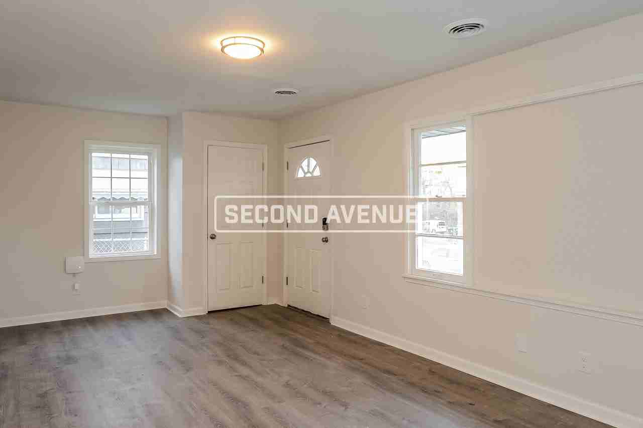 901 Wells St - Photo 2 of 14