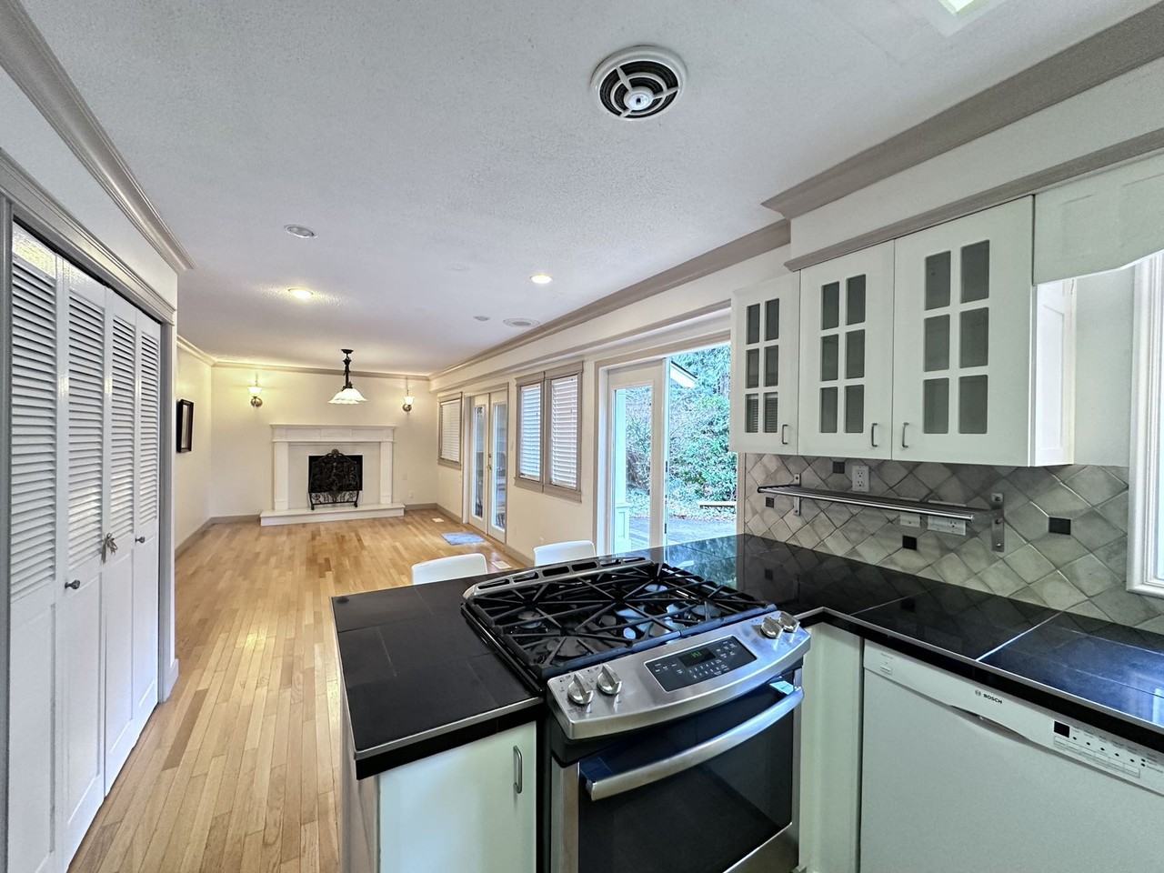 12488 23 Avenue - Photo 3 of 18