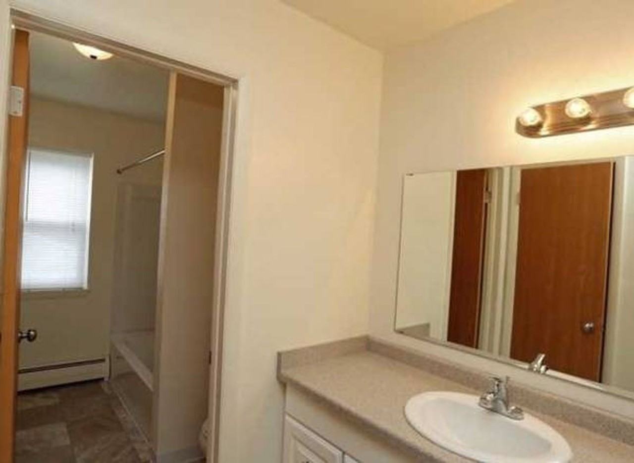 Rivers Edge Apartments - Photo 7 of 26